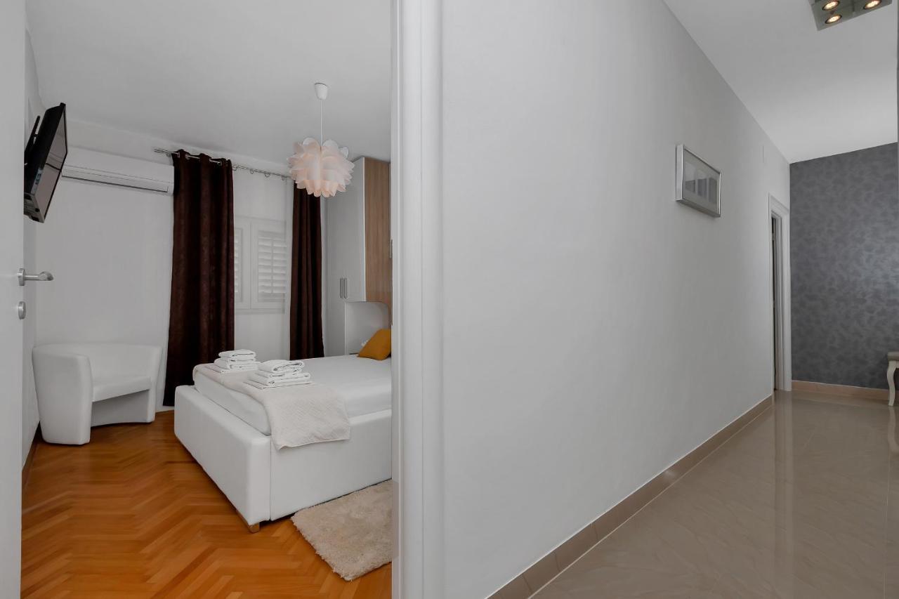 Apartment Sabina Makarska Bagian luar foto