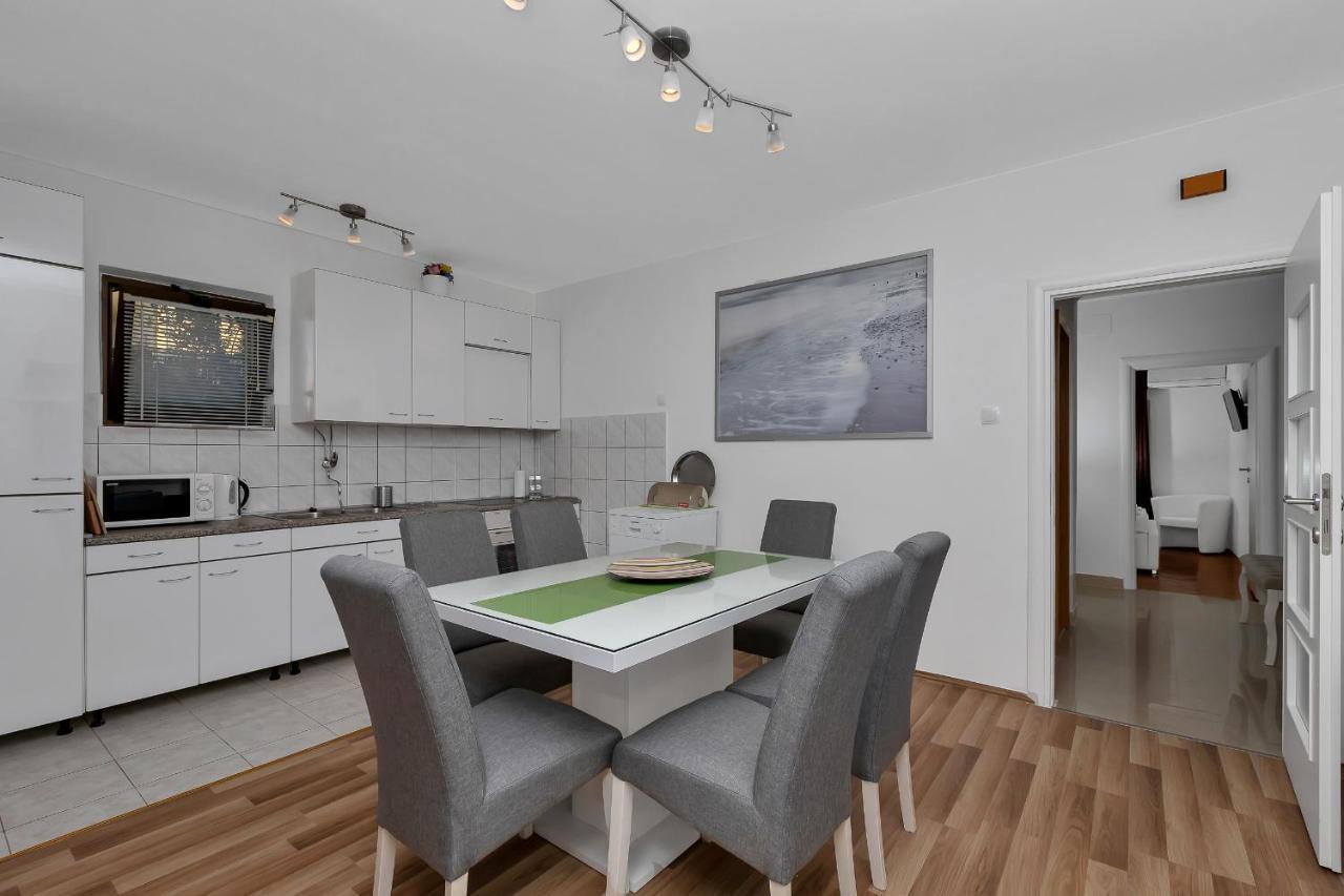 Apartment Sabina Makarska Bagian luar foto